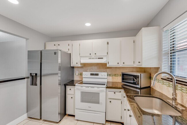 Building Photo - 21915 Lake Forest Cir Unit 203 Rental