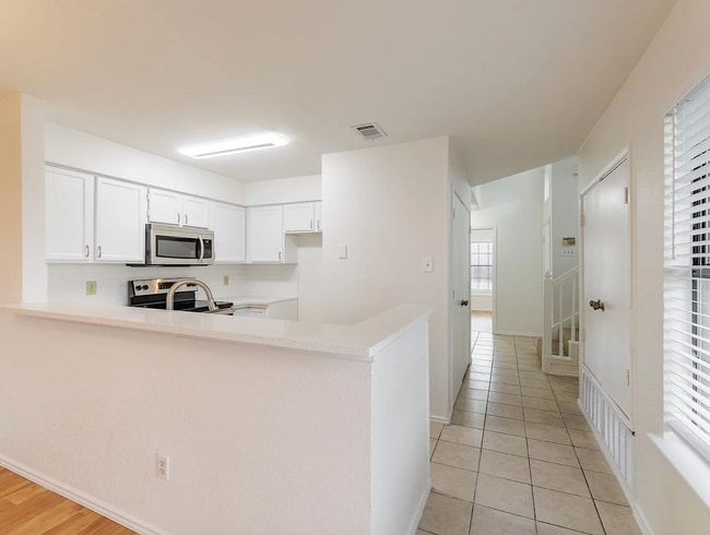 Photo - 973 Fairbanks Cir