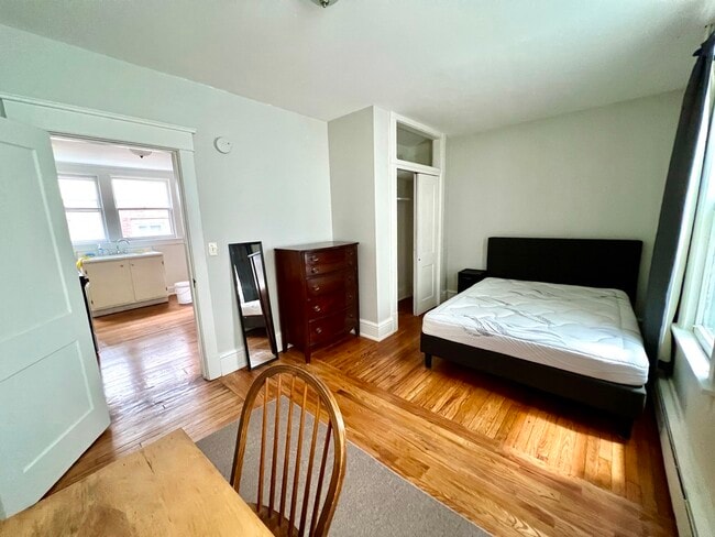 Building Photo - 2338 16th St Unit First Floor