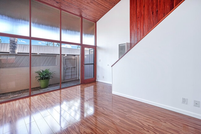Building Photo - 275 S Church Ln Unit 275