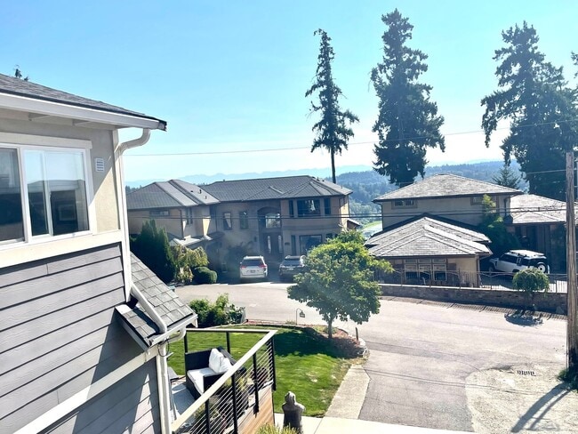 Photo - Amazing 4bed/2.5bath with Bonus Room in Juanita!!