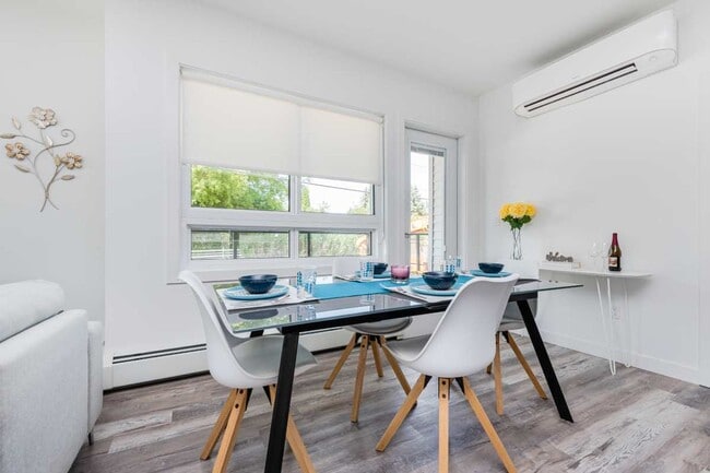 Photo - Holyrood Square