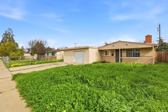 Photo - 5741 39th St