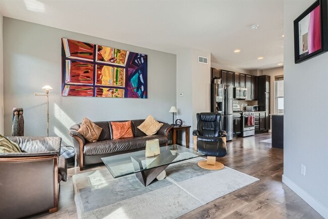 Building Photo - Modern 2 BDR Townhome in Broomfield