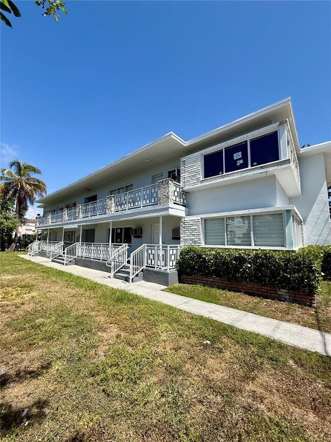 Photo - 7600 Dickens Ave Unidad 3