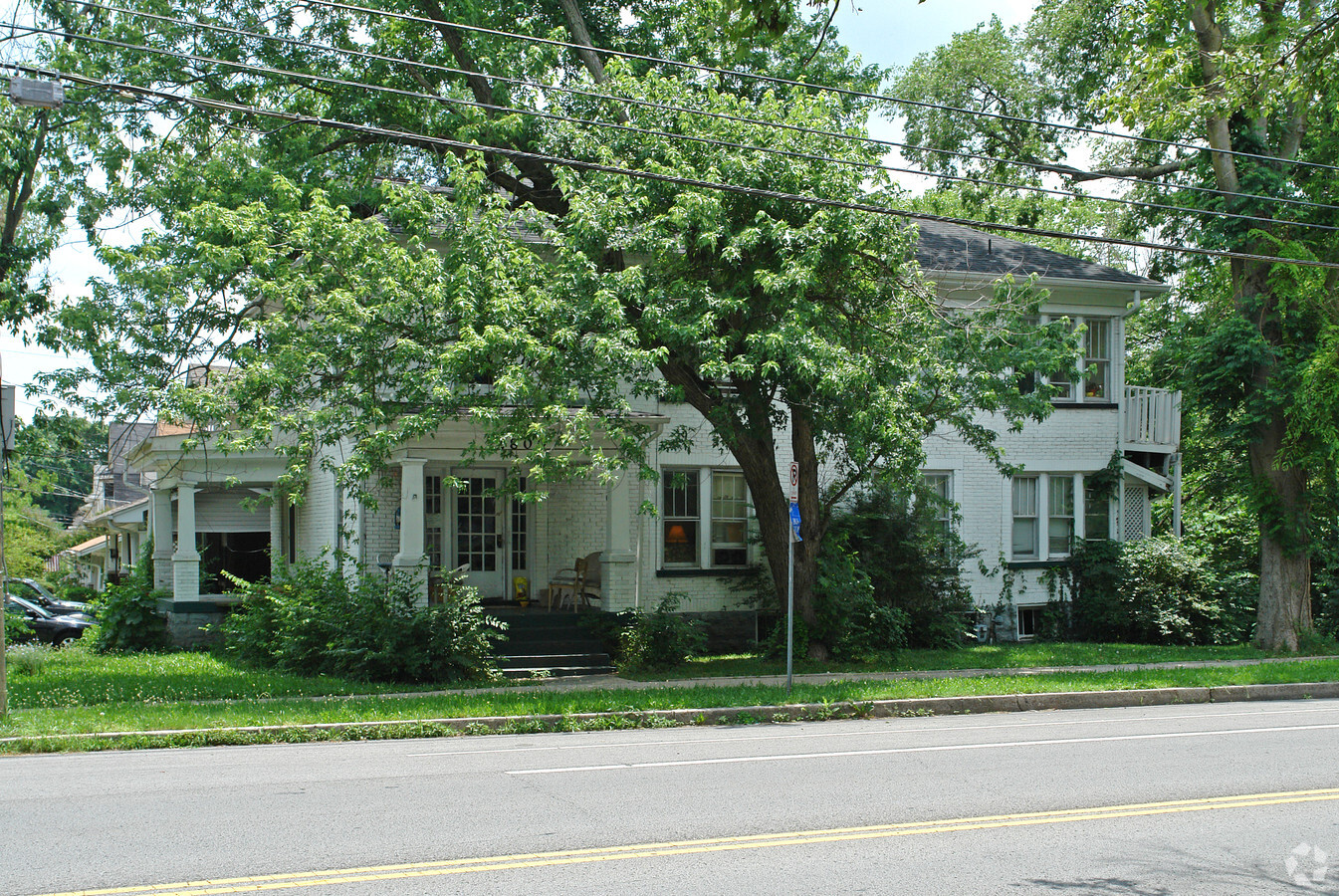 Photo - 2800 Belmont Blvd Apartments