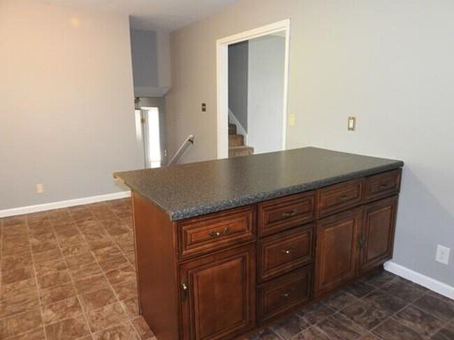 Photo - 4 Bedroom 1.5 Bath near Dover Rd!