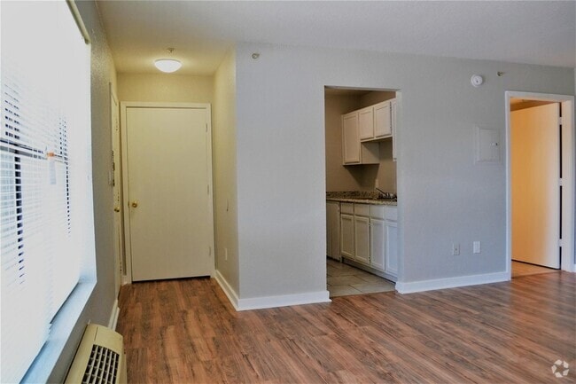 Building Photo - 701 W Sycamore St Unit 104 Rental