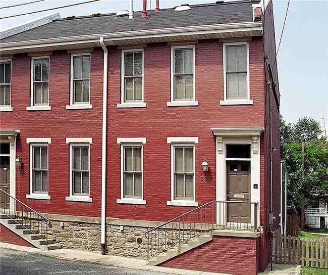 Building Photo - 326 Hailman St