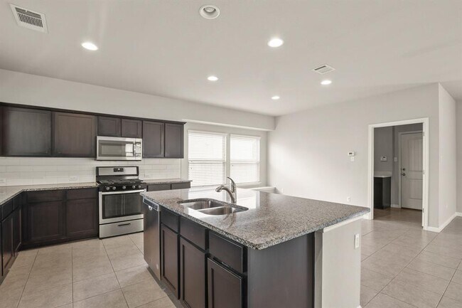 Photo - 440 Canadian Springs Dr