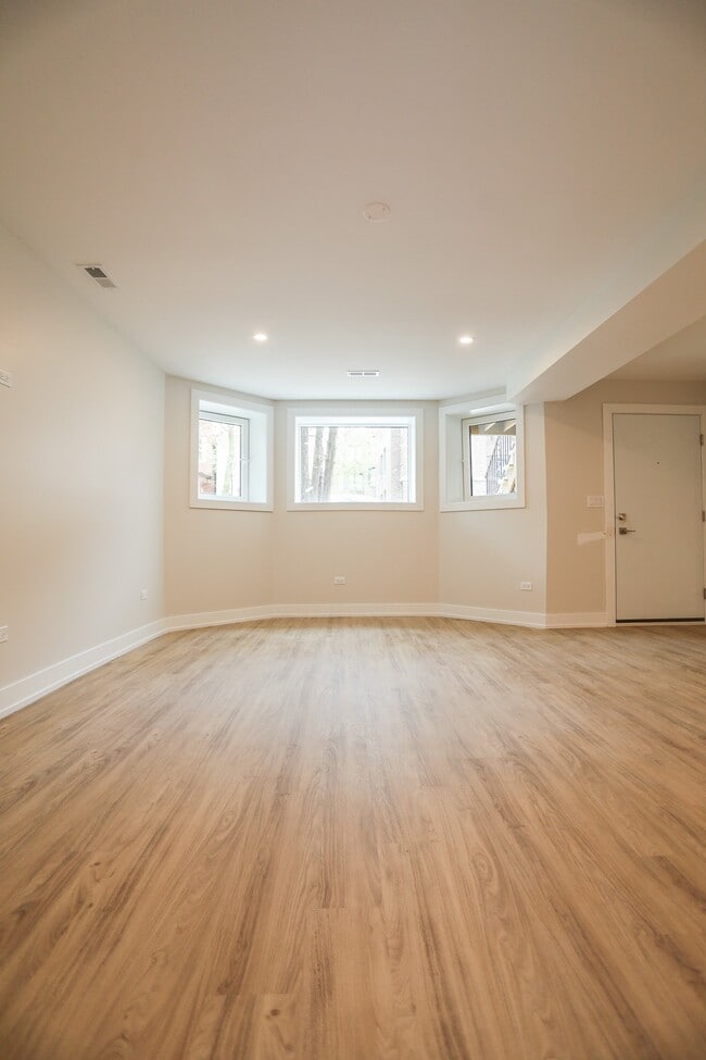Photo - 2230 W Wilson Ave Unit 2