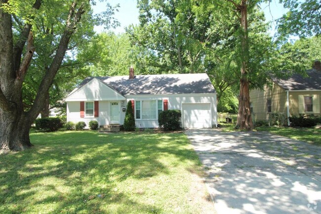 Building Photo - 7942 Summit St Rental