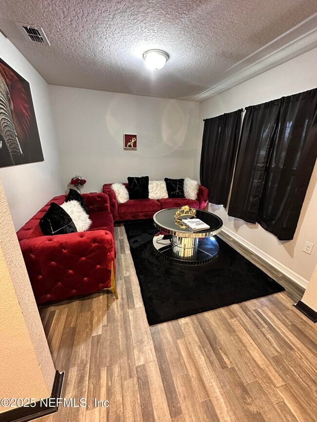 Photo - 450 River Hl Dr