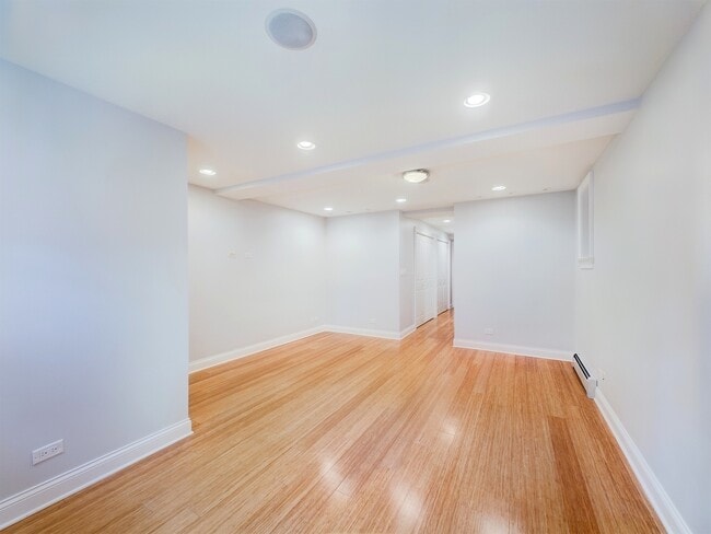 Photo - 632 W Barry Ave