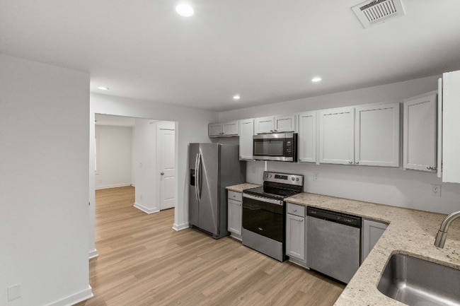 Photo - 770 N Donahue Dr