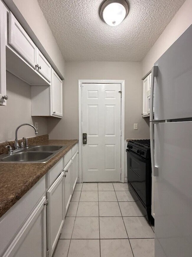 Photo - 230 Rosser St SW Unit A