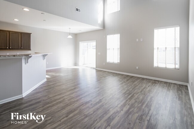 Photo - 521 Lateleaf Dr