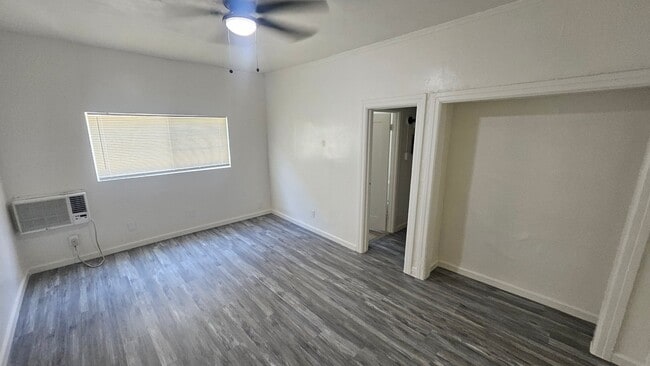 Photo - 239 W 25th St Unidad 4