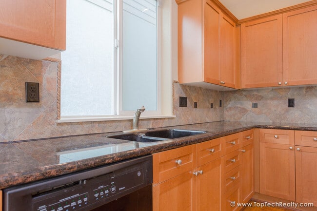Photo - Lovely 4 BD* 2.5 BA* Single Family Home Located Near Quatama MAX Station, Tanasbourne Mall & Orenco!