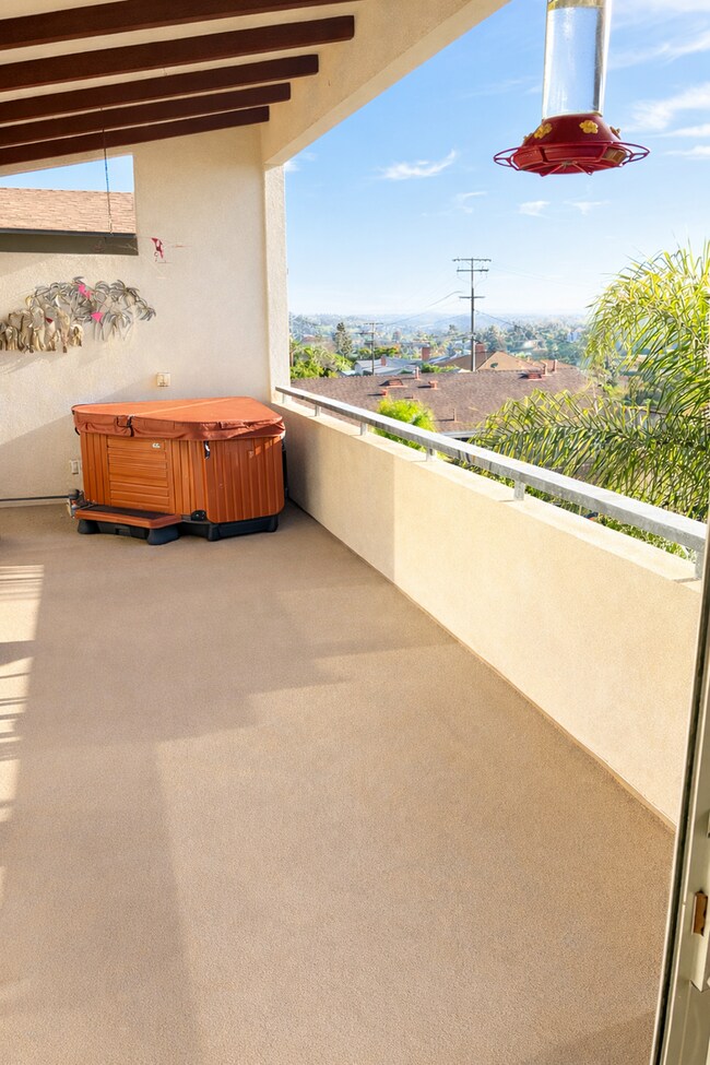 Photo - HILLCREST TRIPLEX Unit 4716