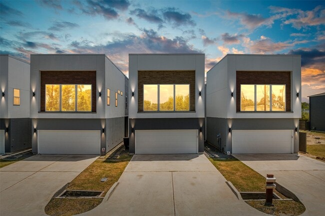 Photo - 6533 Castlebay Dr