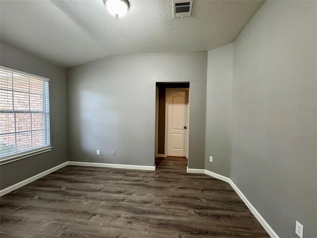 Photo - 9104 Heiden Lane