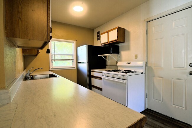 443 Gladstone St Unit D