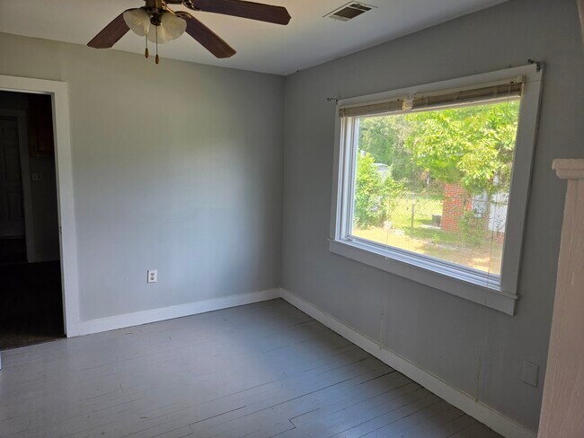 2037 Steiner Ave