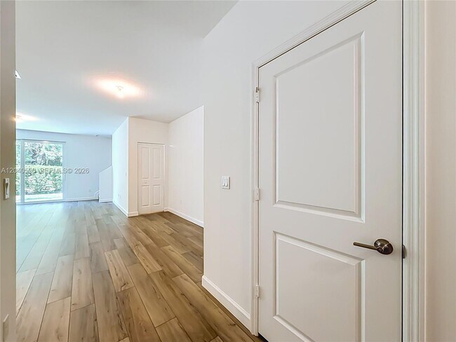 Photo - 4607 Hollister Ave