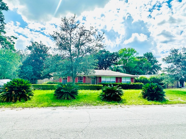 Photo - 261 Dillon Dr