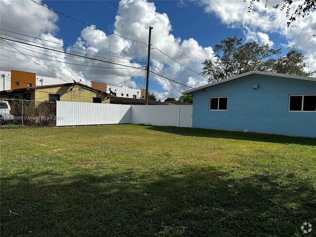 Building Photo - 965 NW 10th St Rental