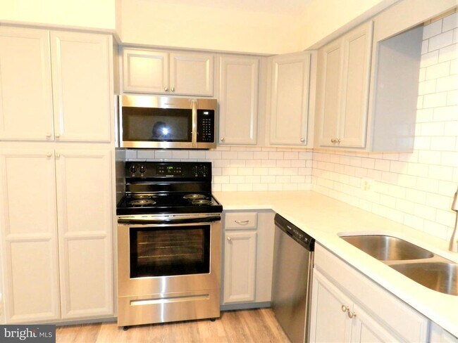 Photo - 300 Claiborne Ave Unit 4