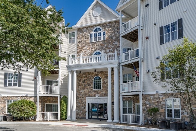 Building Photo - 21 Hampshire Rd Unit 115 Rental