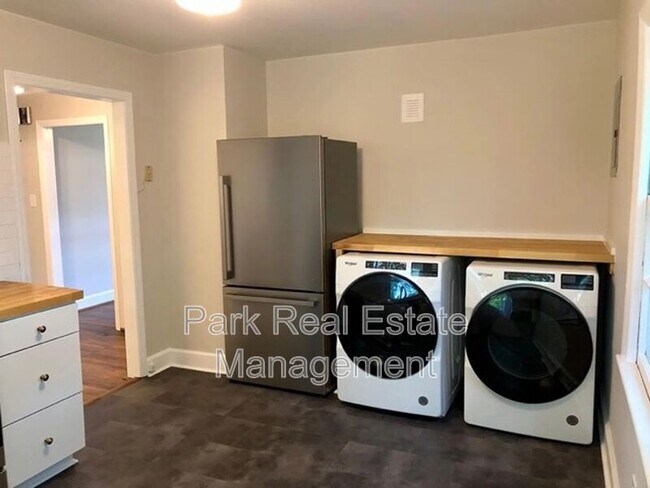 Photo - 2622 Lombard Ave