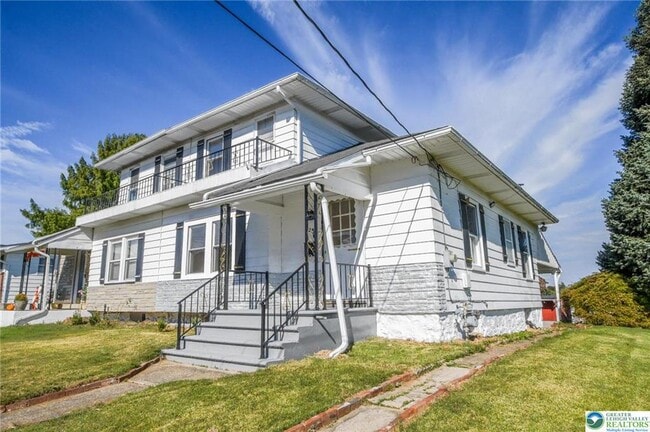 Photo - 2243 2nd St