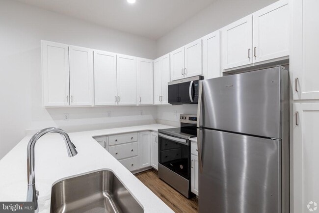 Building Photo - 68 LOCKWOOD Dr