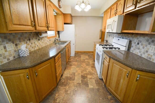 Photo - 4 Bed, 2 Bath Home for Rent – Great Location Near Schools
