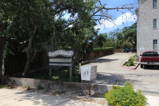 Building Photo - Condo within walking distance to Texas Sta... Unit B6