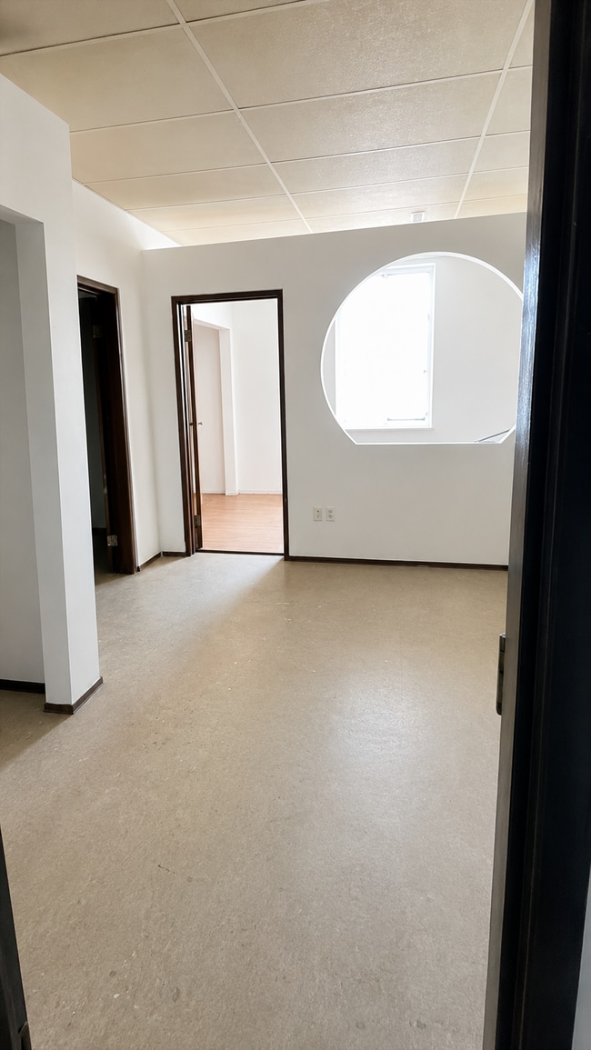Building Photo - One Bedroom Unit 1