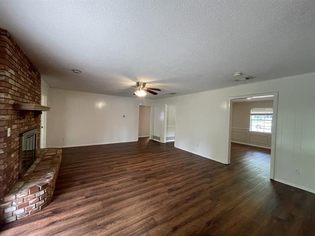 Photo - 705 White Oak Ln