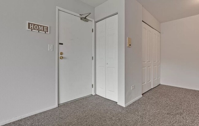Building Photo - 1453 N Winslowe Dr Unit 204
