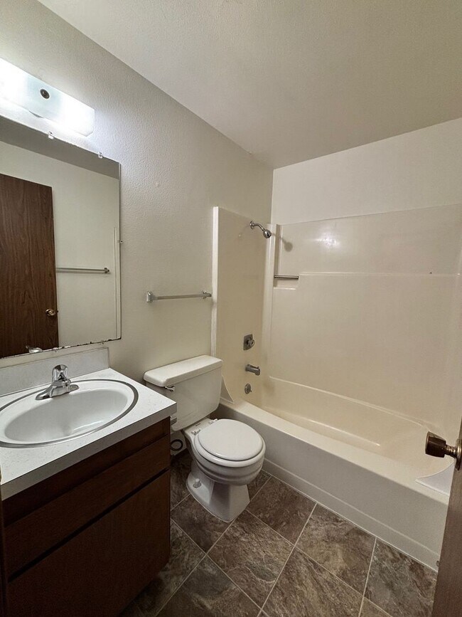 Photo - Cozy One Bedroom Apartment in the Heart of South Salem Unit 113D