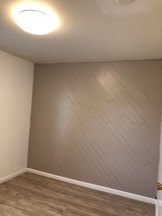 Photo - 307 W 8th St