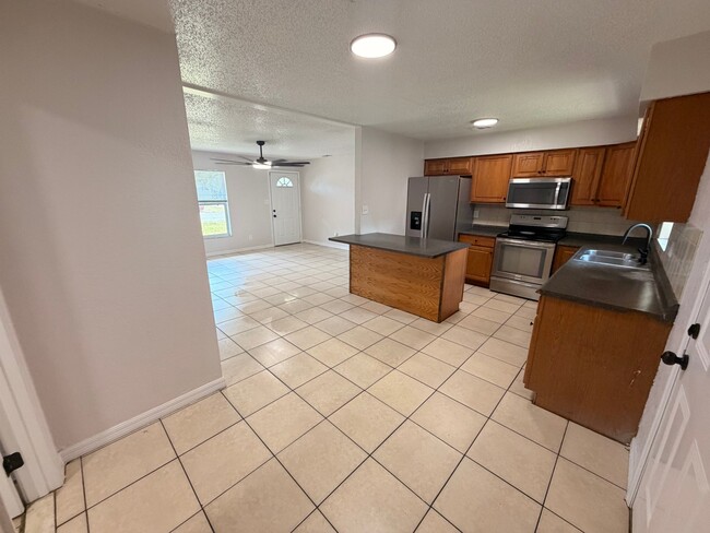 Photo - 14640 State St