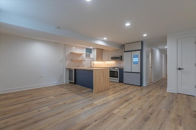 Photo - 1732 W Beach Ave