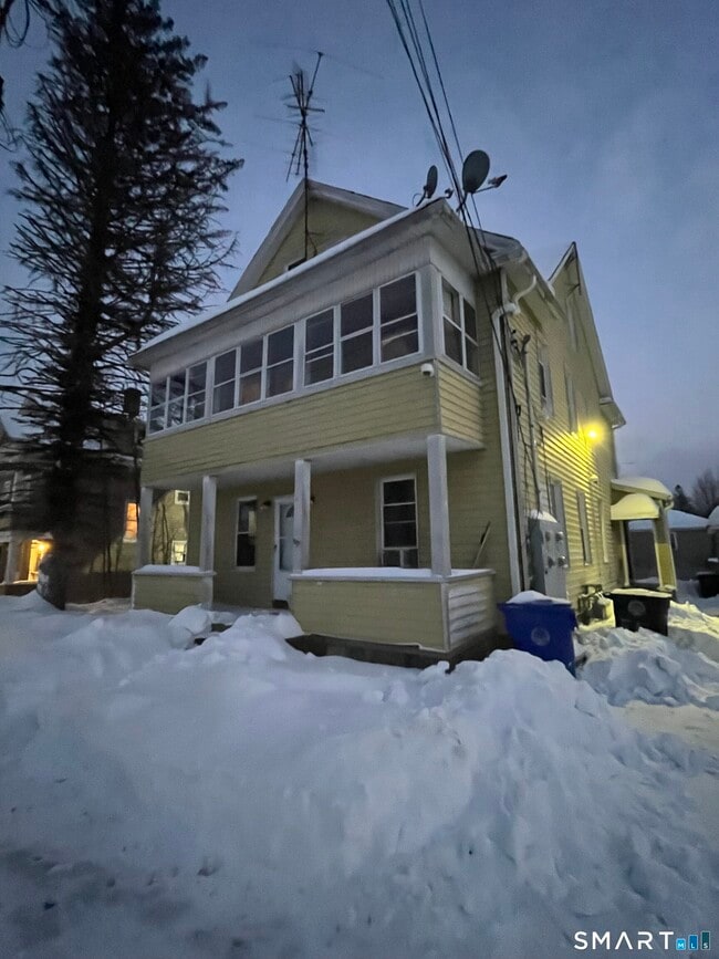 Building Photo - 53 Roosevelt Ave Unit 3