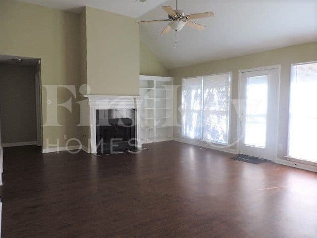 Photo - 828 Tropicana Dr E