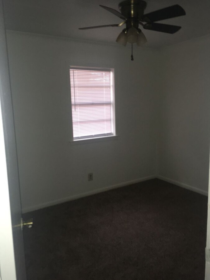 Photo - 208 Corman Ave