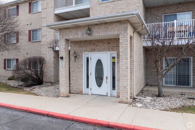 Entrada - Brookstone Condominiums