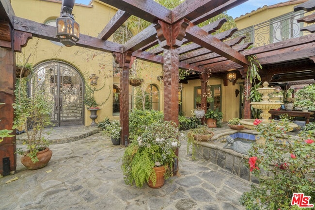 Photo - 707 N Bedford Dr